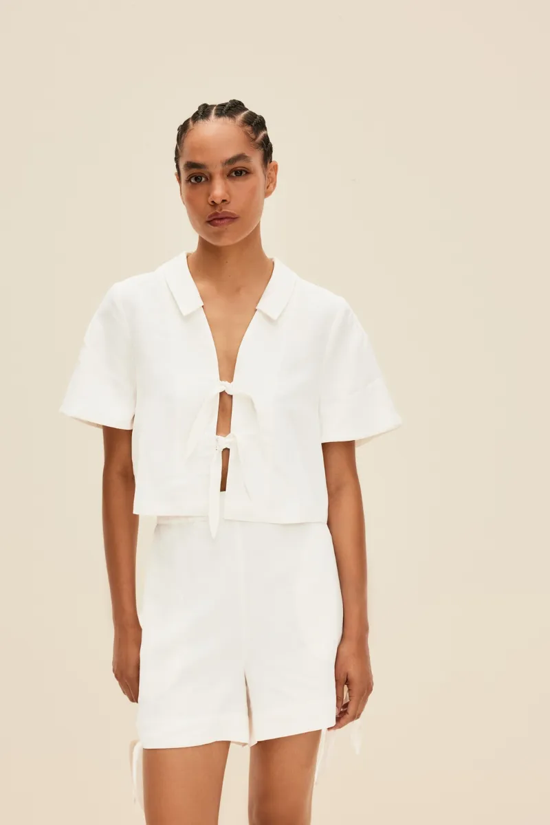 CROP TOP WITH TIES IN PEARL WHITE